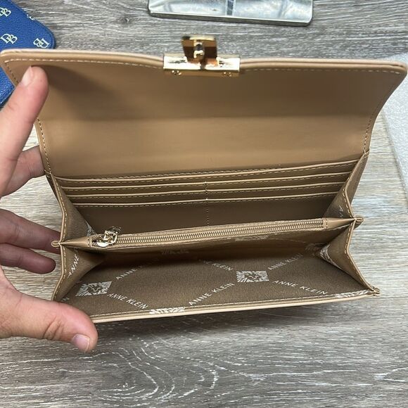 1008-10 NWT Anne Klein wallet - Picture 3 of 8